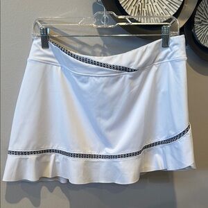 Inphorm tennis White Skirt with Patterned Trim attached shorts pre owned size L